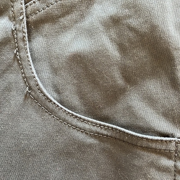 Cute grey RW&CO blazer with pleats - Picture 3 of 4